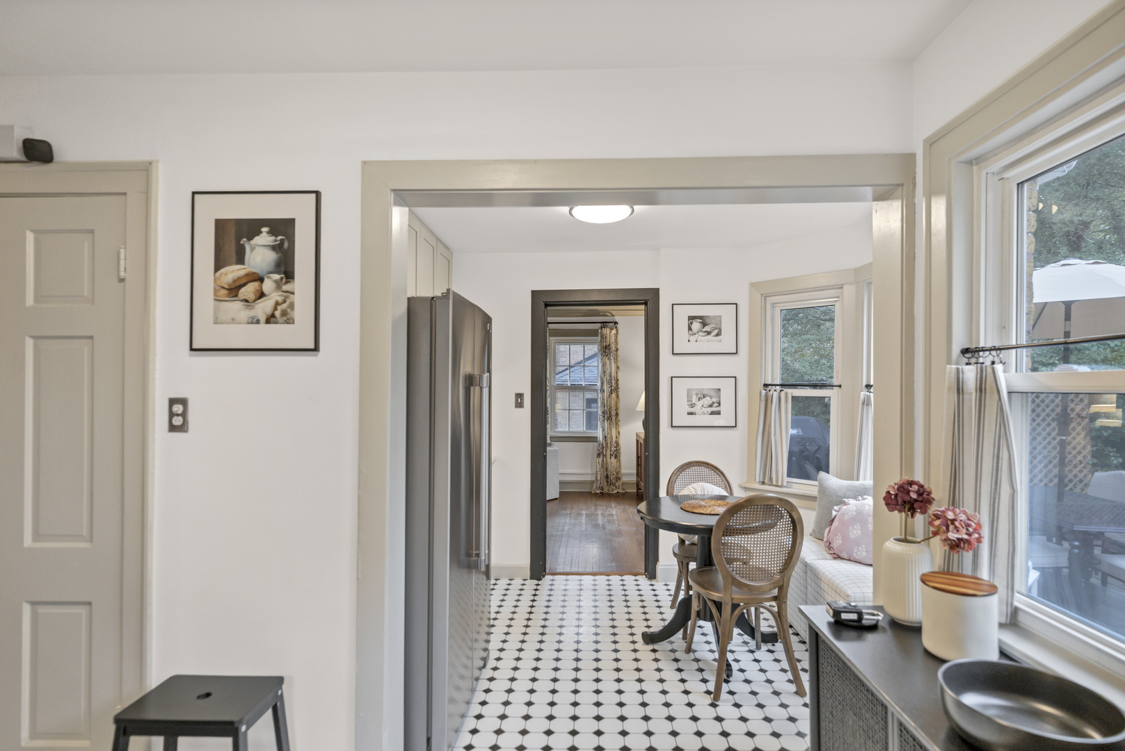 298 Harvey Avenue, Des Plaines, IL 60016