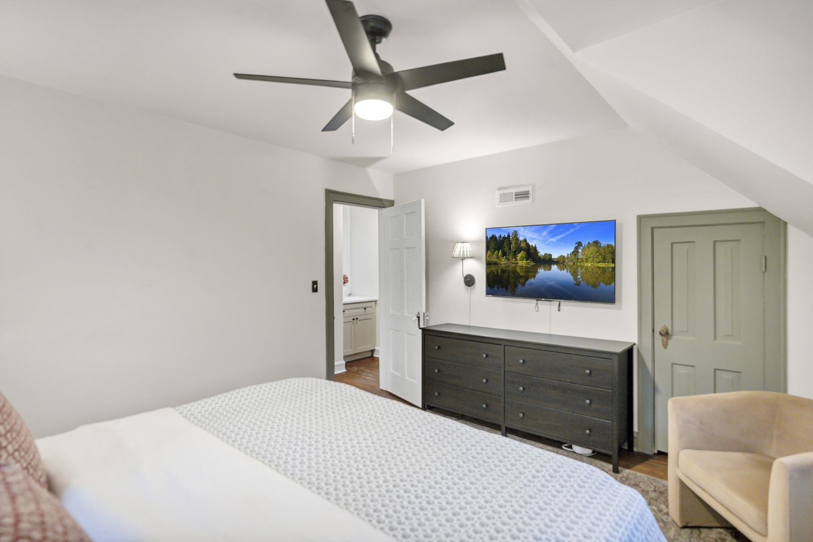 298 Harvey Avenue, Des Plaines, IL 60016