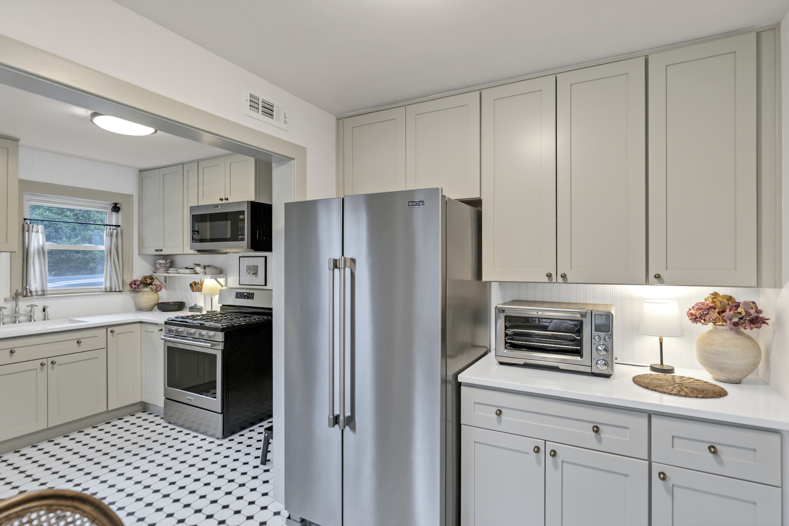 298 Harvey Avenue, Des Plaines, IL 60016