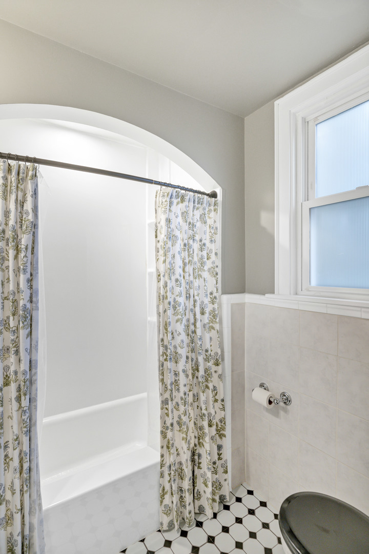 298 Harvey Avenue, Des Plaines, IL 60016