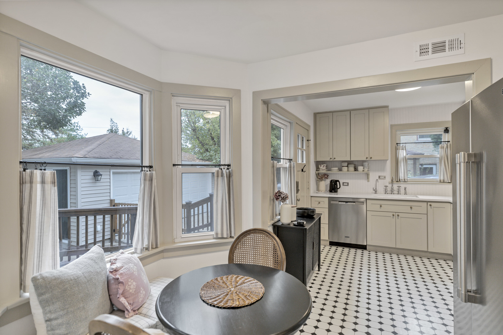 298 Harvey Avenue, Des Plaines, IL 60016