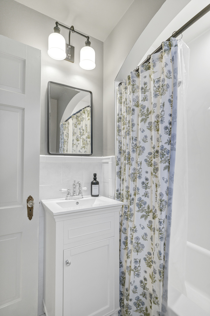 298 Harvey Avenue, Des Plaines, IL 60016