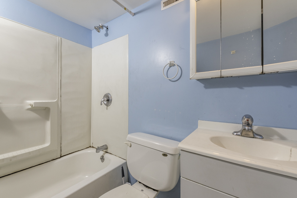 2246 Ottawa Road, Waukegan, IL 60087