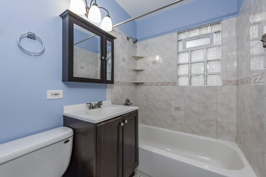 2246 Ottawa Road, Waukegan, IL 60087