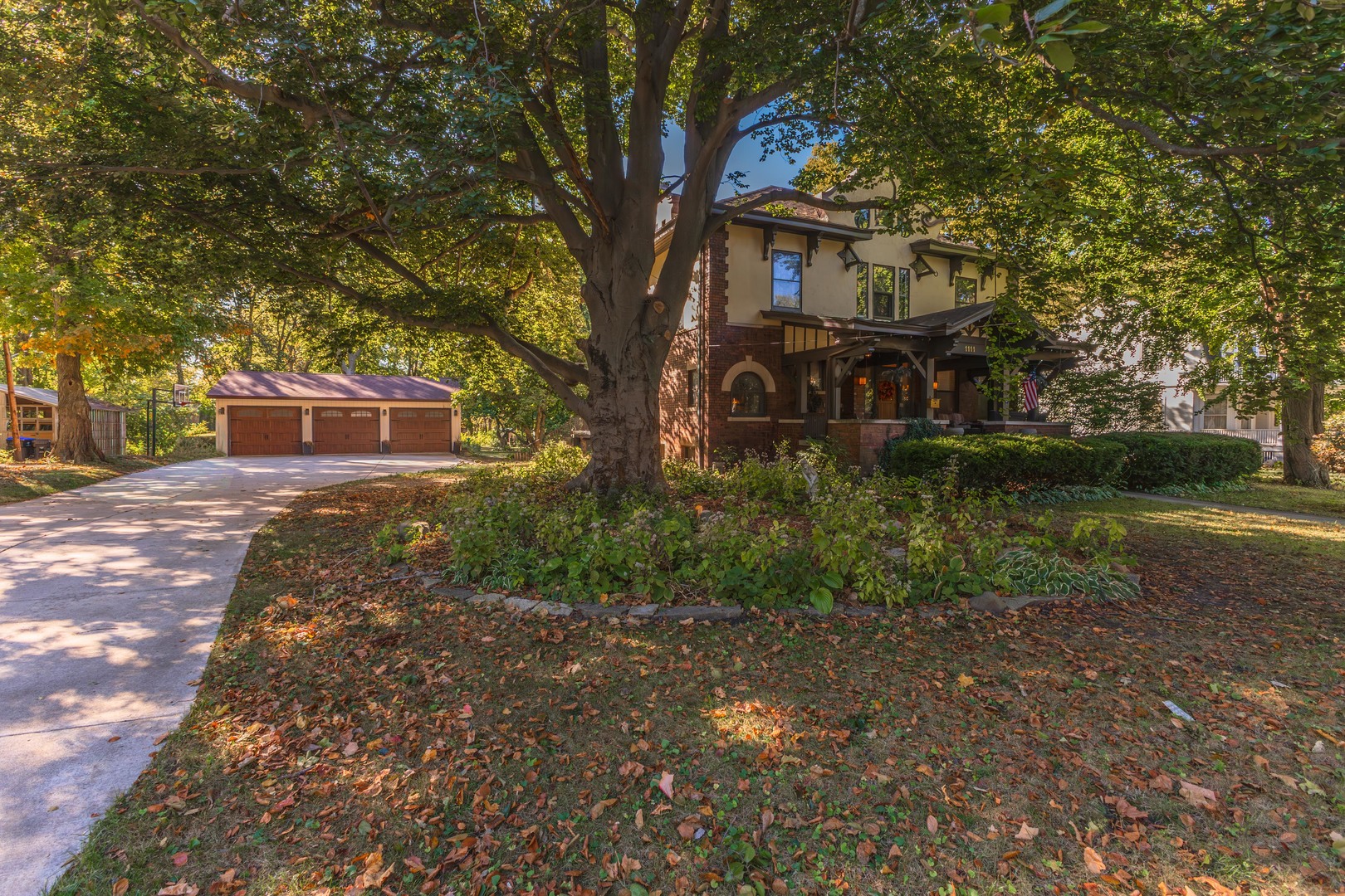 1111 E Grove Street, Bloomington, IL 61701