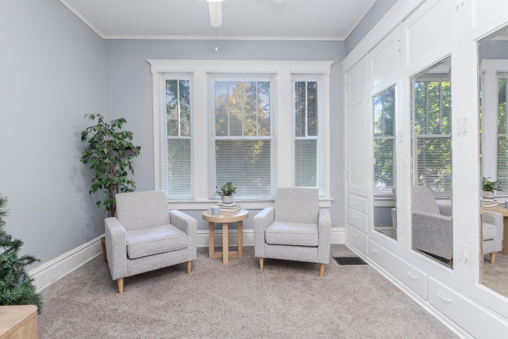 1111 E Grove Street, Bloomington, IL 61701