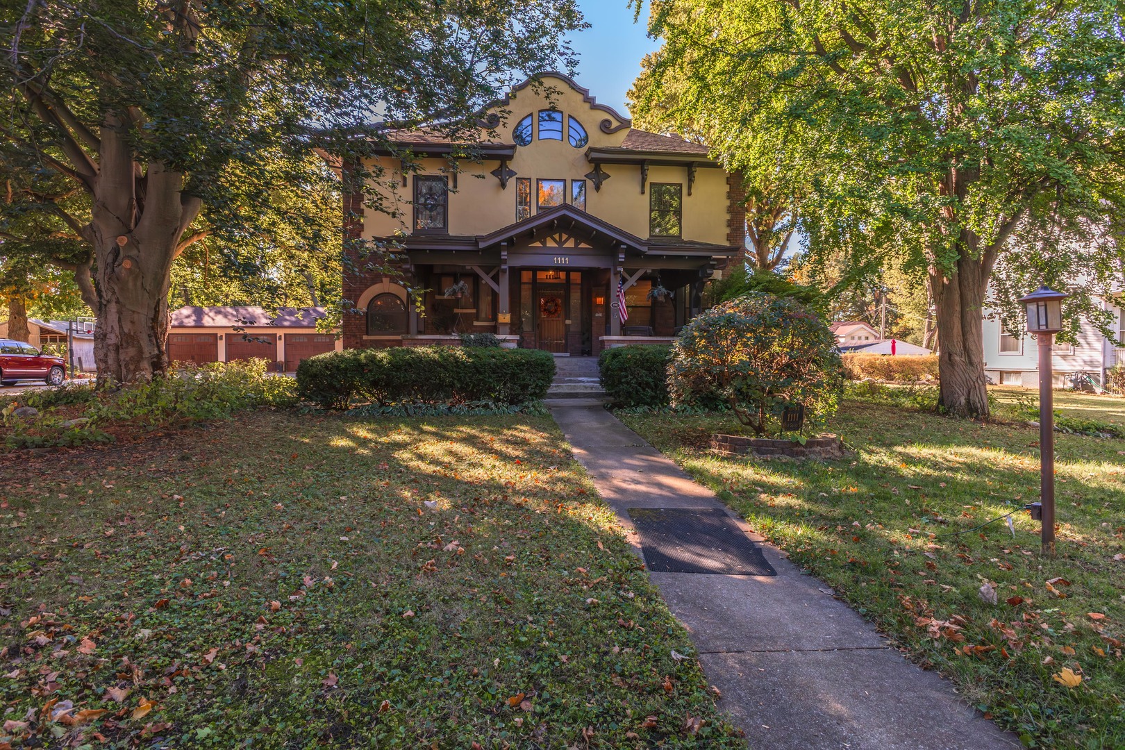 1111 E Grove Street, Bloomington, IL 61701