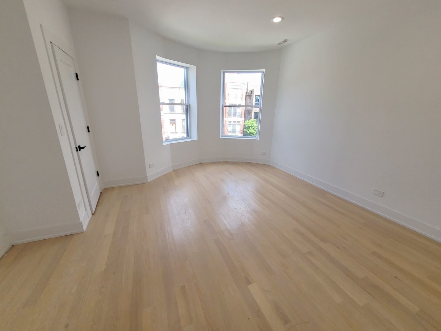 6442 S INGLESIDE Avenue, Chicago, IL 60637