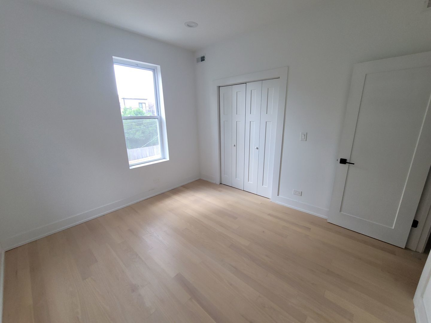 6442 S INGLESIDE Avenue, Chicago, IL 60637