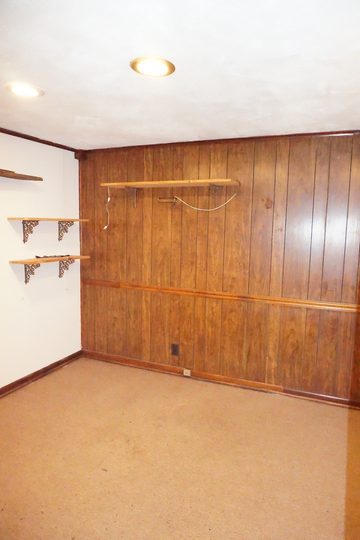 1185 Leicester Court, Wheaton, IL 60189