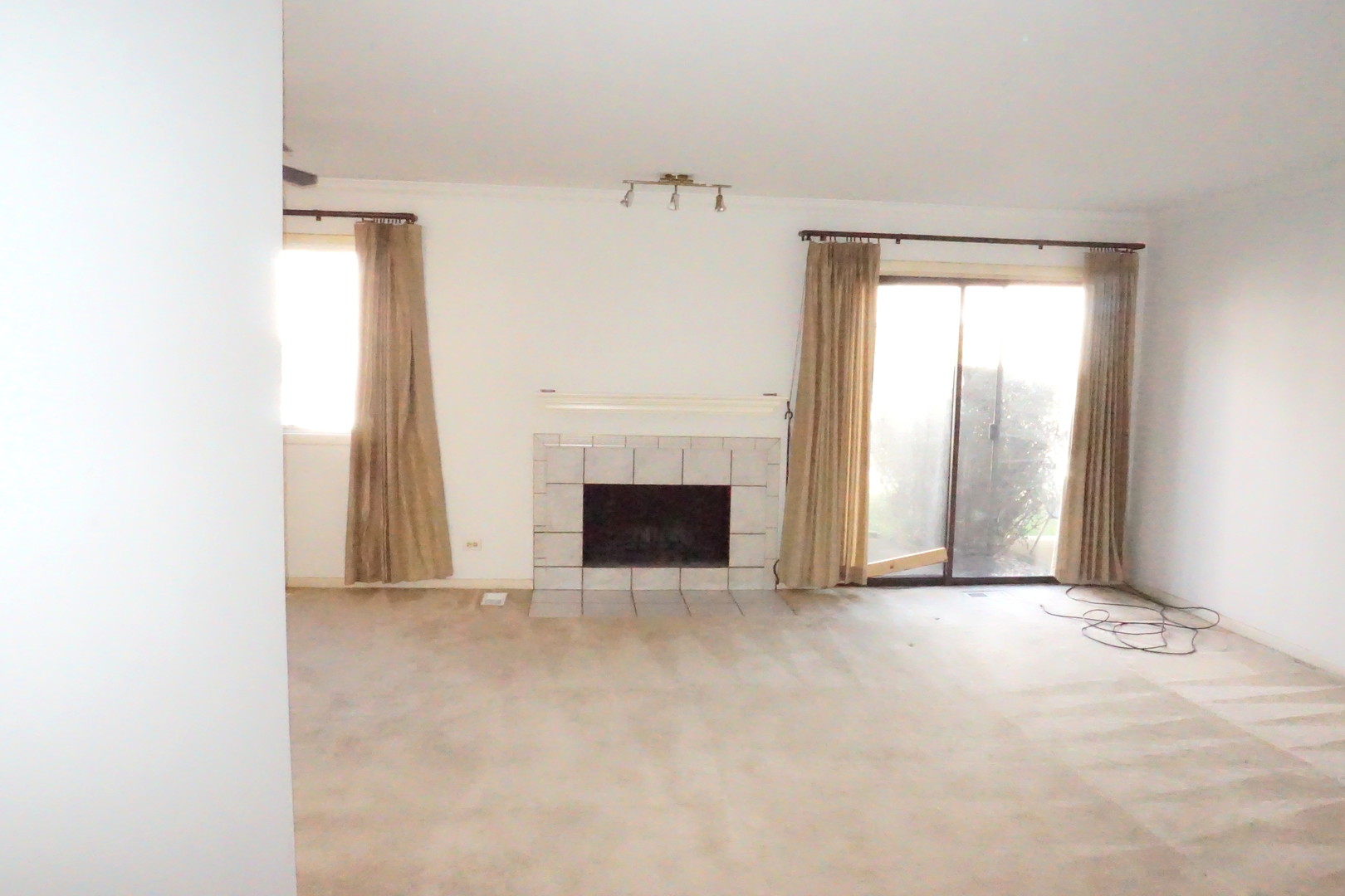 1185 Leicester Court, Wheaton, IL 60189