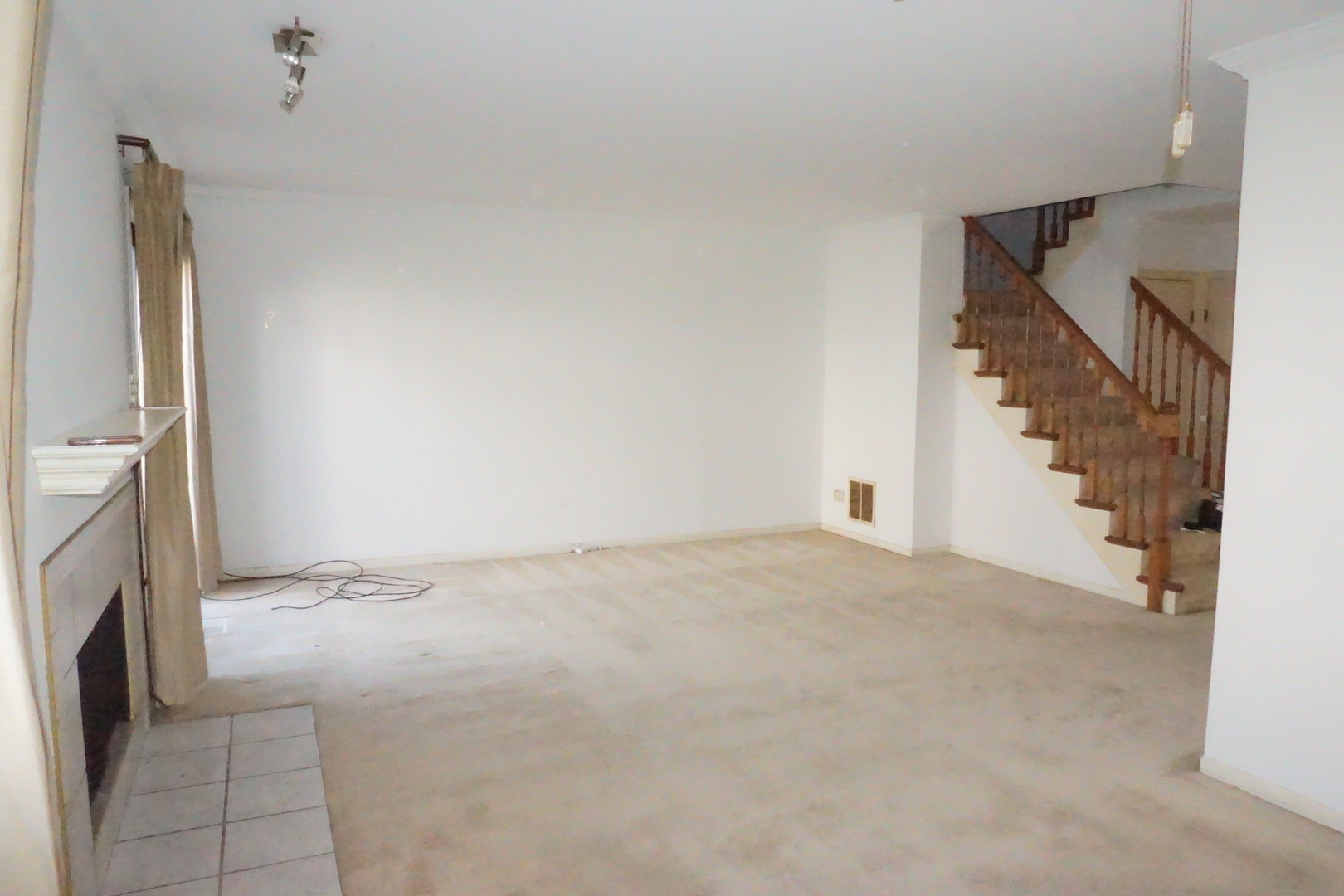 1185 Leicester Court, Wheaton, IL 60189