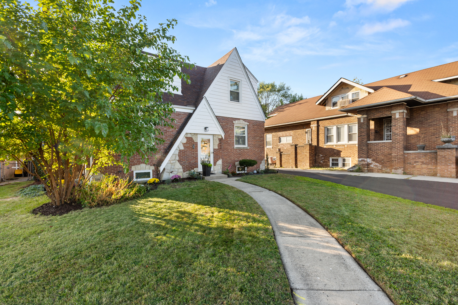 8464 Gross Point Road, Skokie, IL 60077