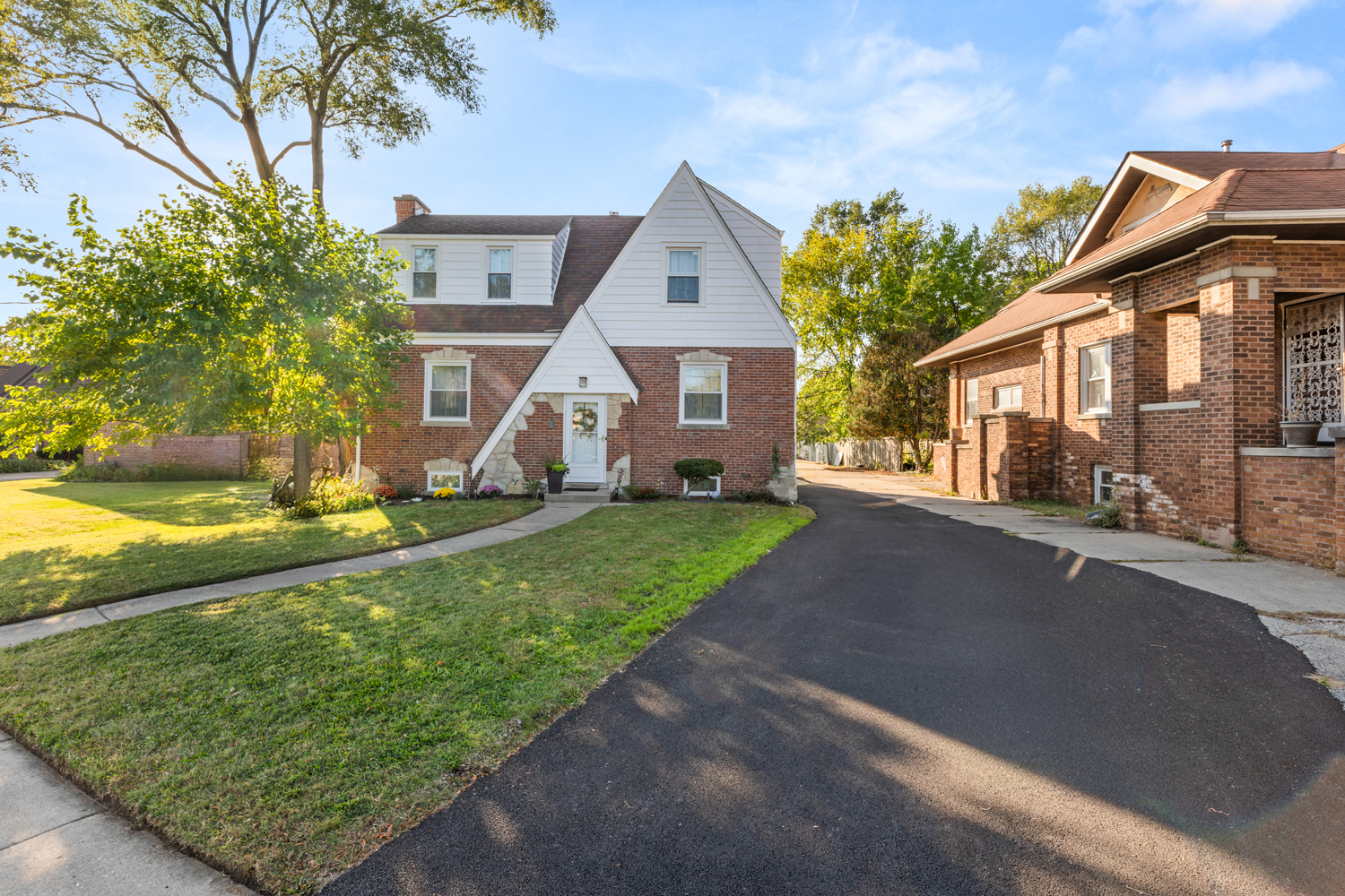 8464 Gross Point Road, Skokie, IL 60077