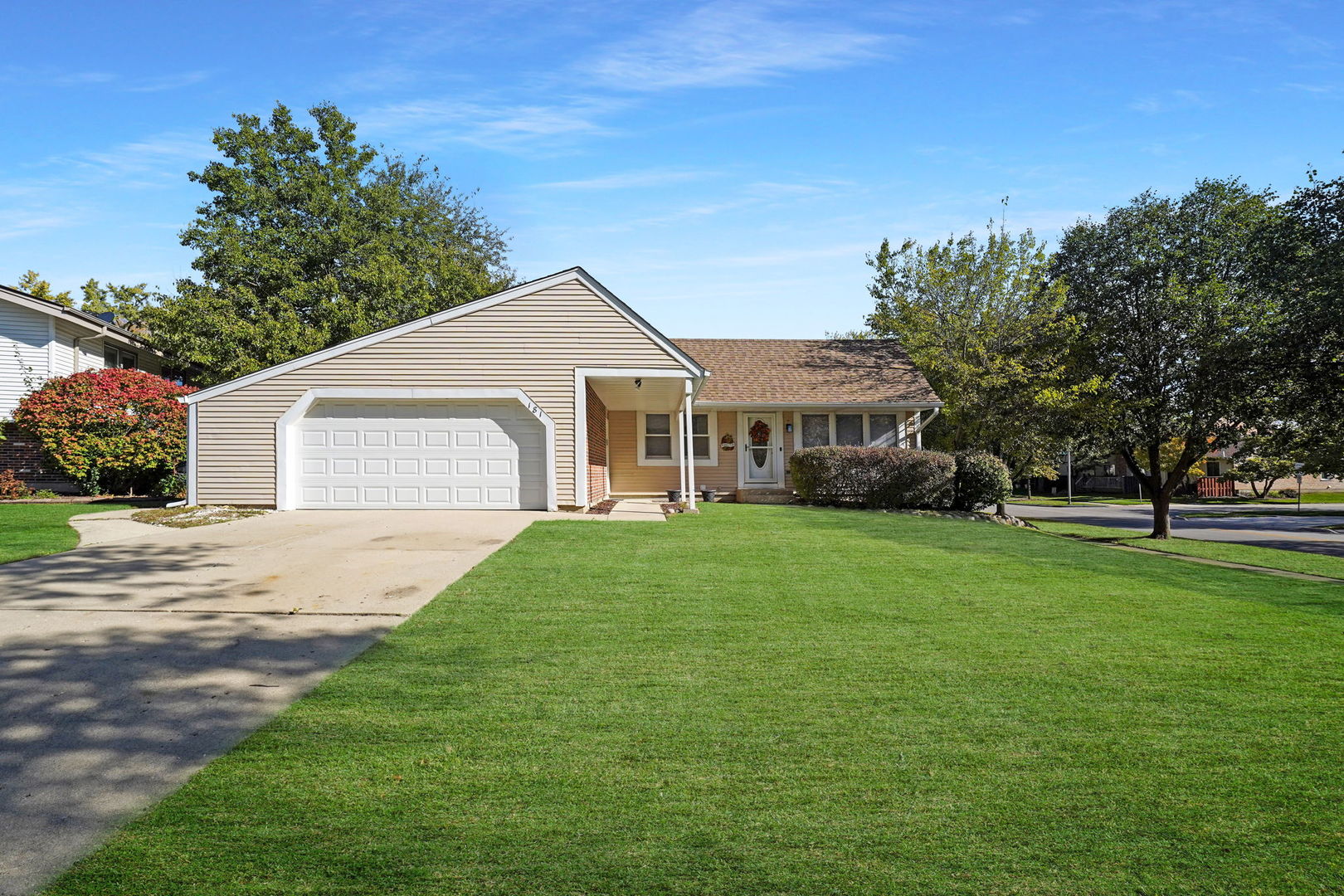 181 Lakeview Court, Bloomingdale, IL 60108