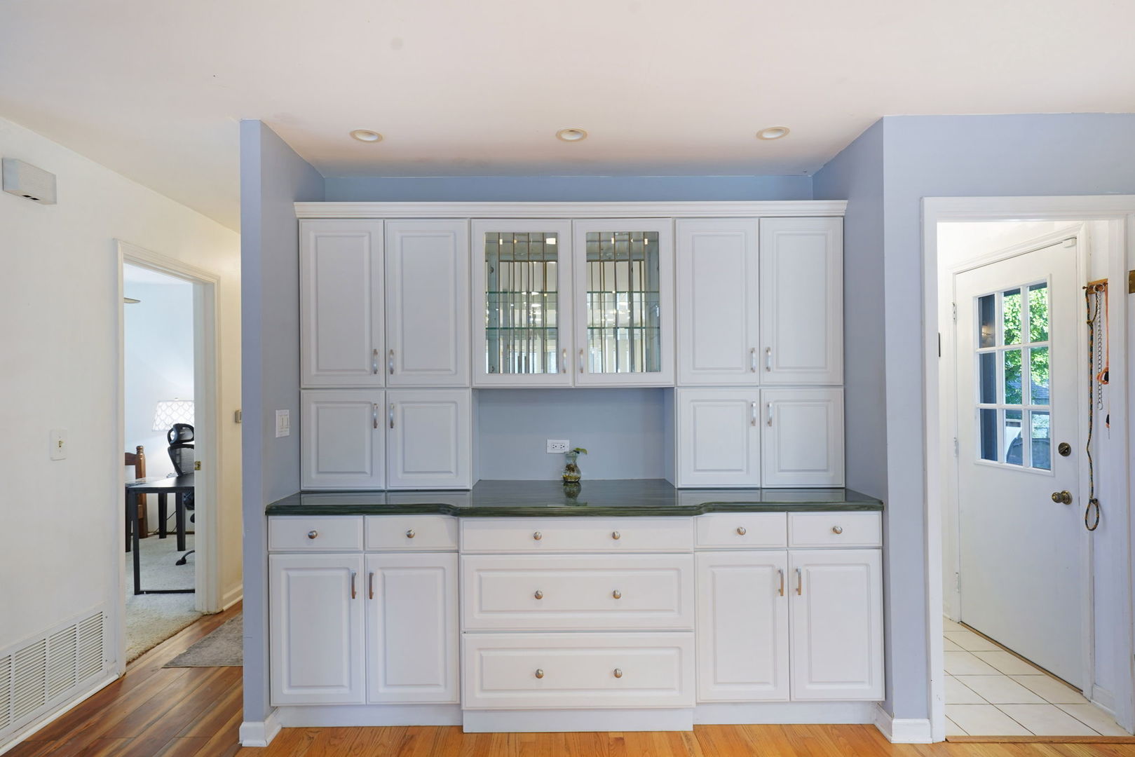 181 Lakeview Court, Bloomingdale, IL 60108