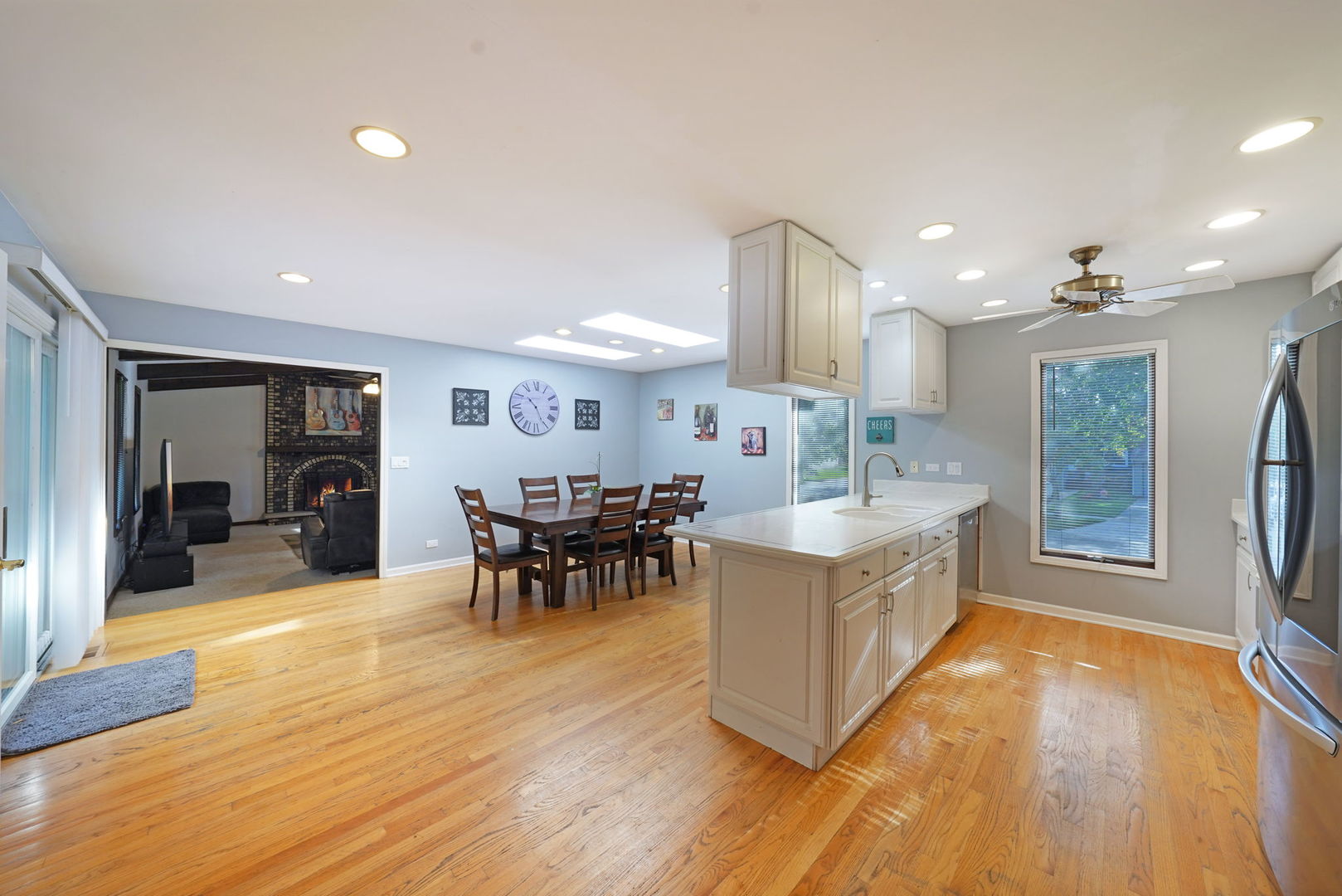 181 Lakeview Court, Bloomingdale, IL 60108