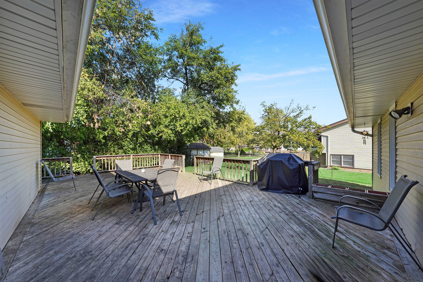 181 Lakeview Court, Bloomingdale, IL 60108