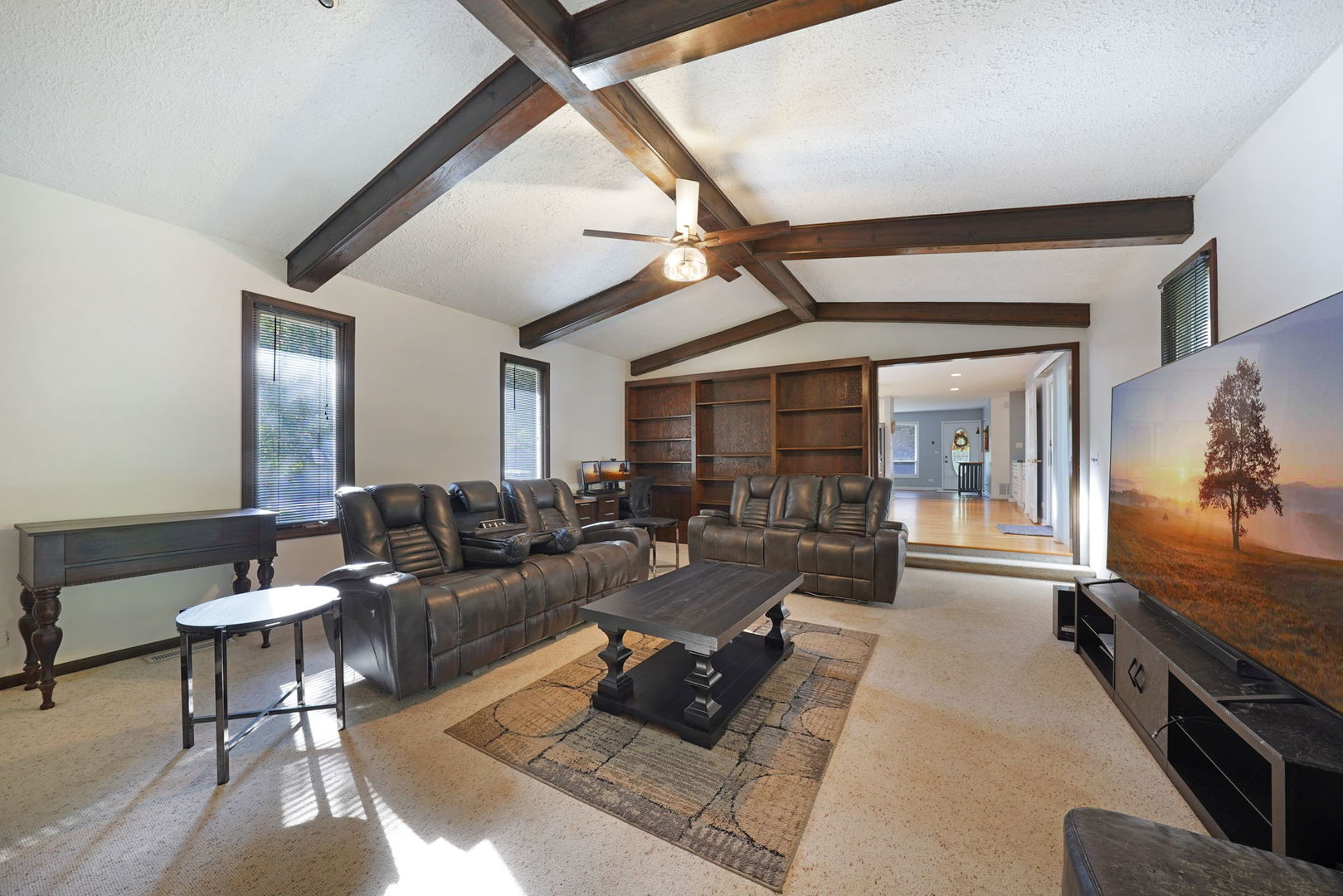 181 Lakeview Court, Bloomingdale, IL 60108