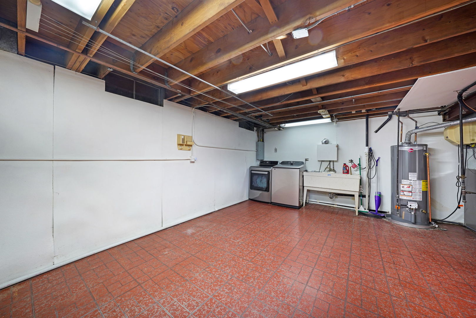 181 Lakeview Court, Bloomingdale, IL 60108