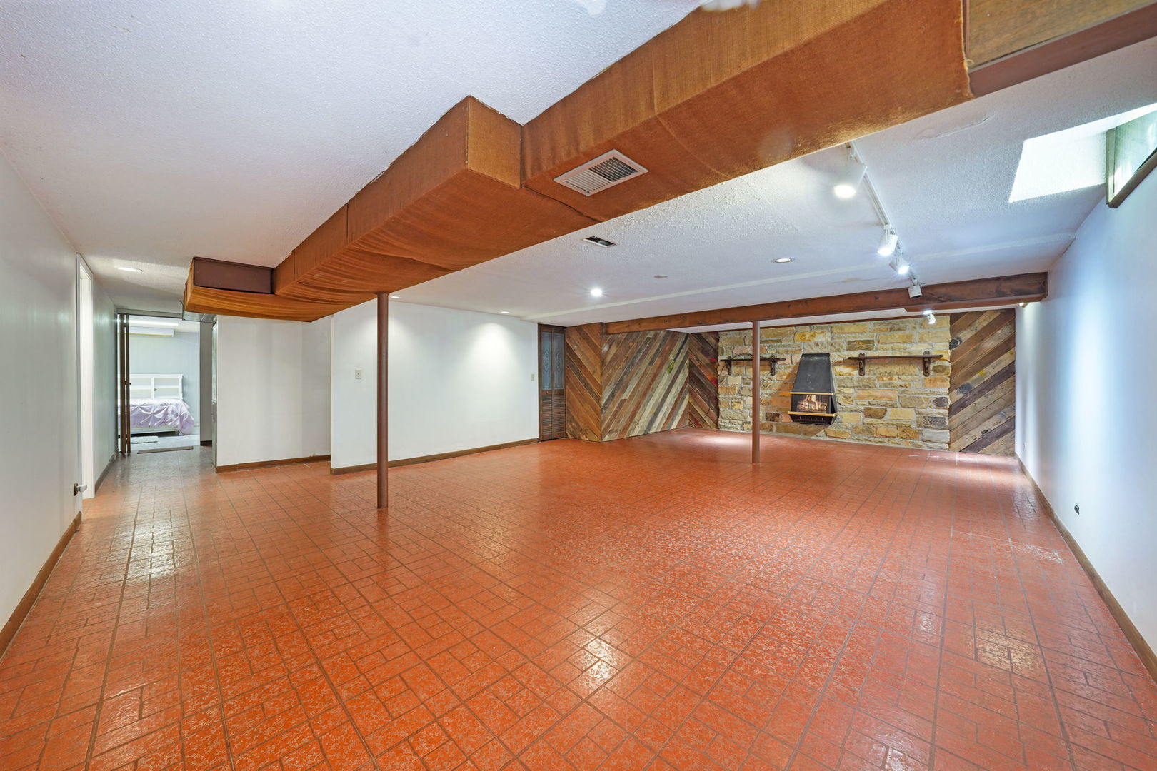 181 Lakeview Court, Bloomingdale, IL 60108