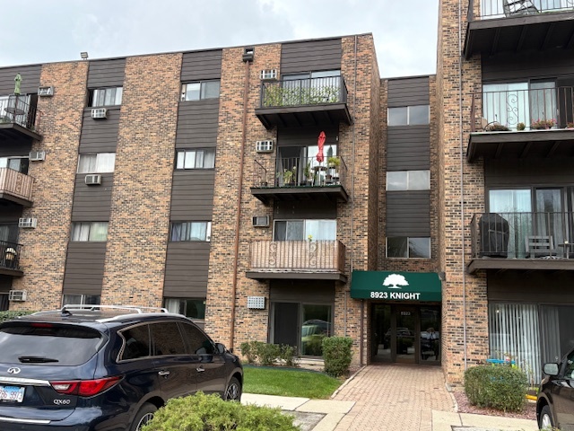 8923 Knight Avenue #201, Des Plaines, IL 60016