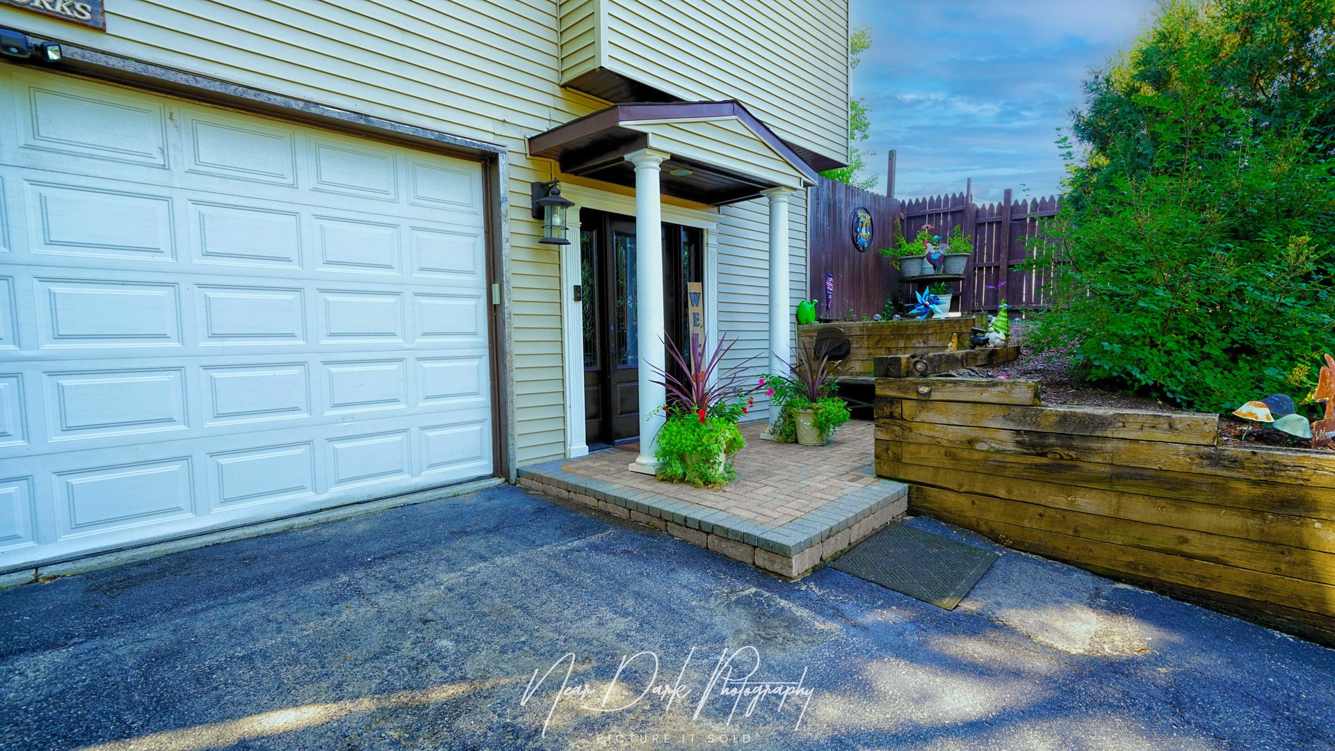 127 E GRAND Avenue, Fox Lake, IL 60020