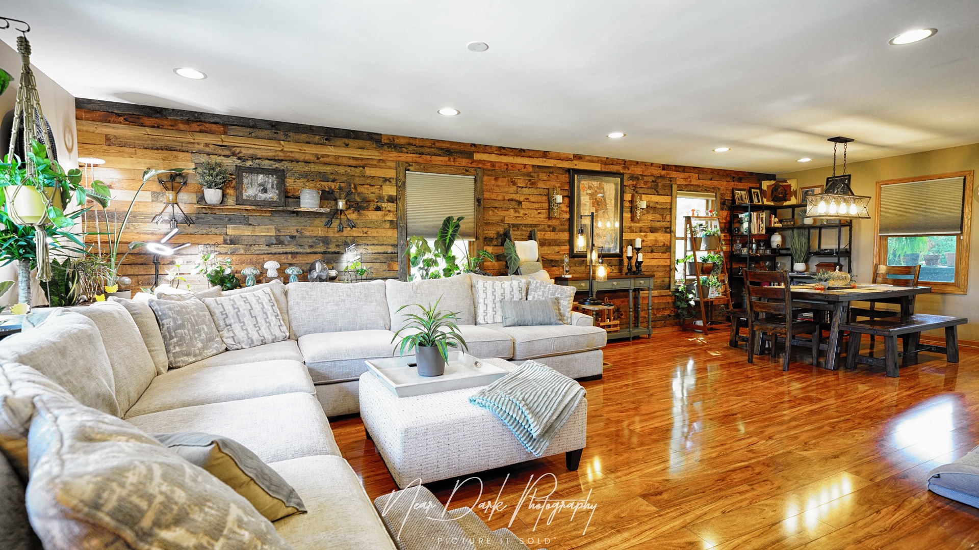 127 E GRAND Avenue, Fox Lake, IL 60020