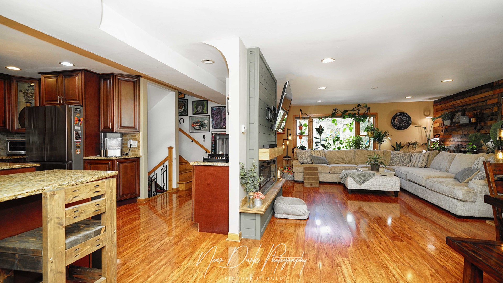 127 E GRAND Avenue, Fox Lake, IL 60020