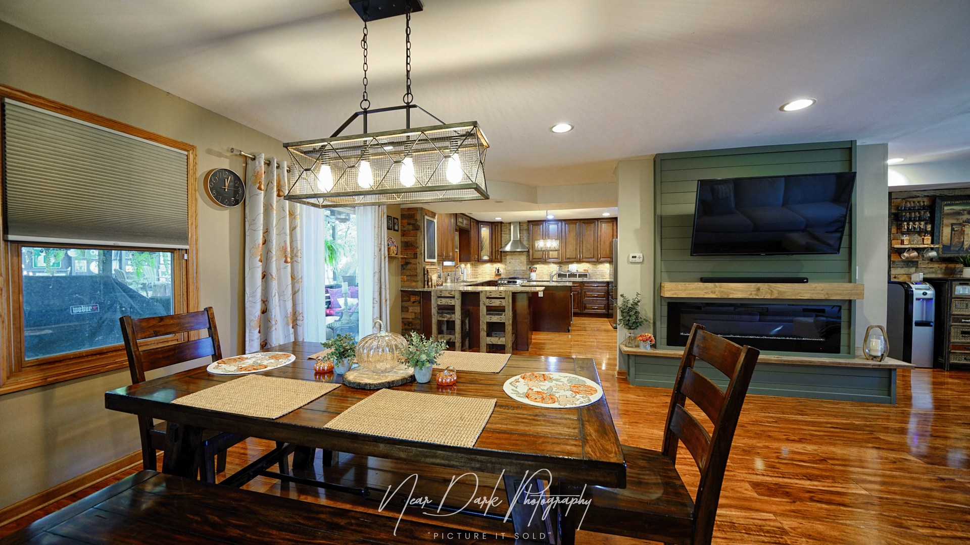 127 E GRAND Avenue, Fox Lake, IL 60020