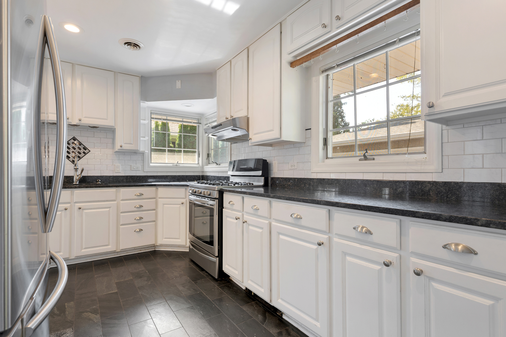 240 Scott Avenue, Glen Ellyn, IL 60137