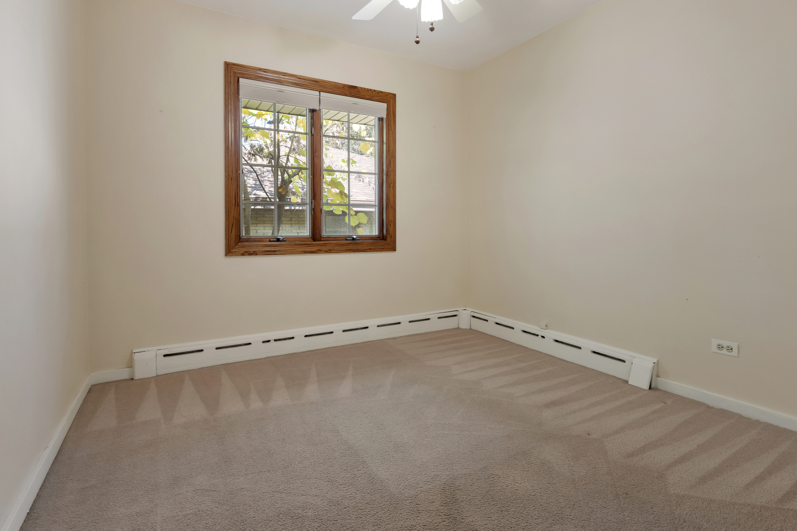 240 Scott Avenue, Glen Ellyn, IL 60137