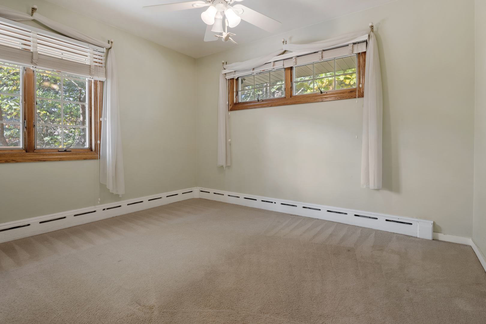 240 Scott Avenue, Glen Ellyn, IL 60137