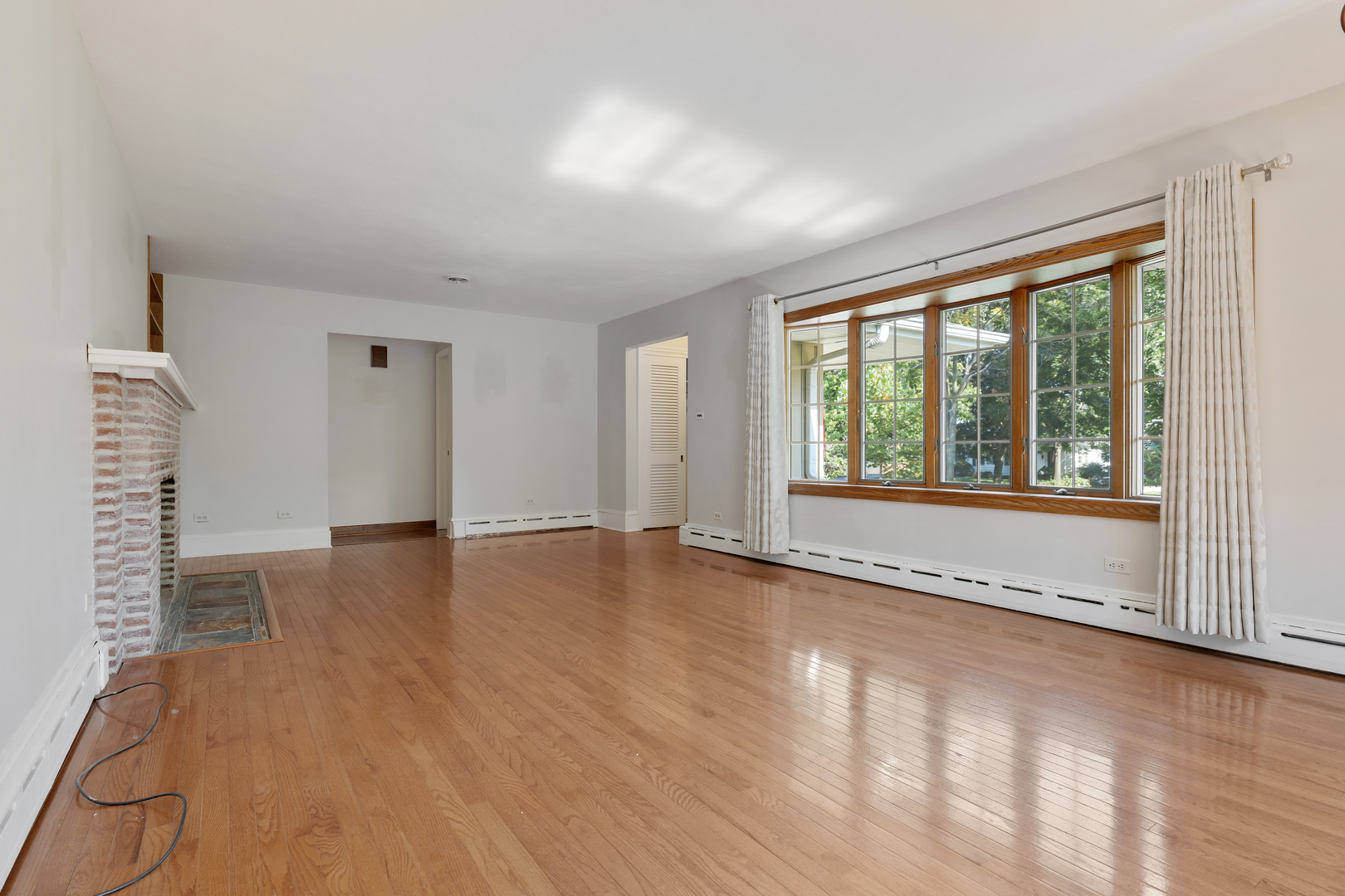 240 Scott Avenue, Glen Ellyn, IL 60137