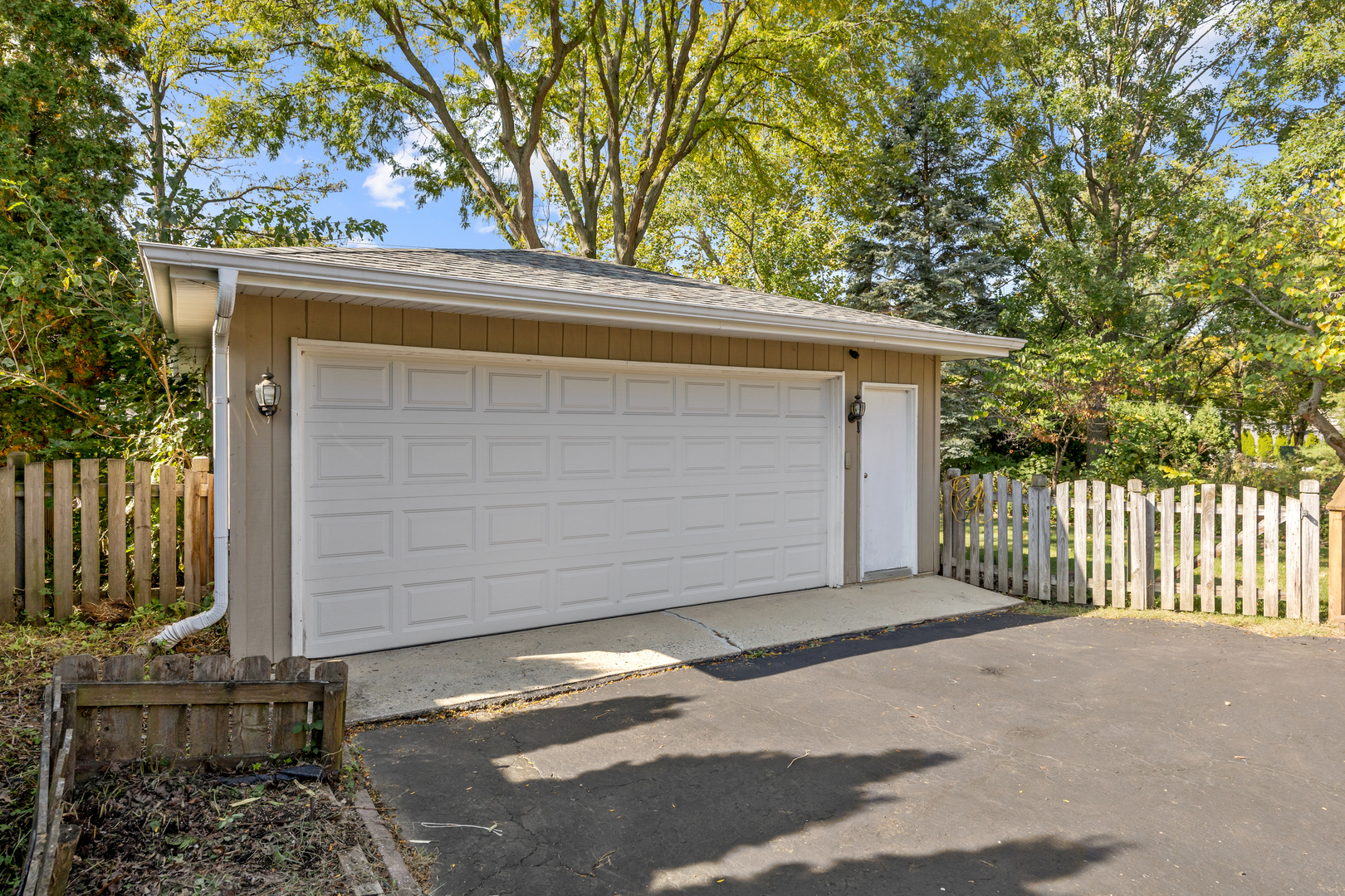 240 Scott Avenue, Glen Ellyn, IL 60137