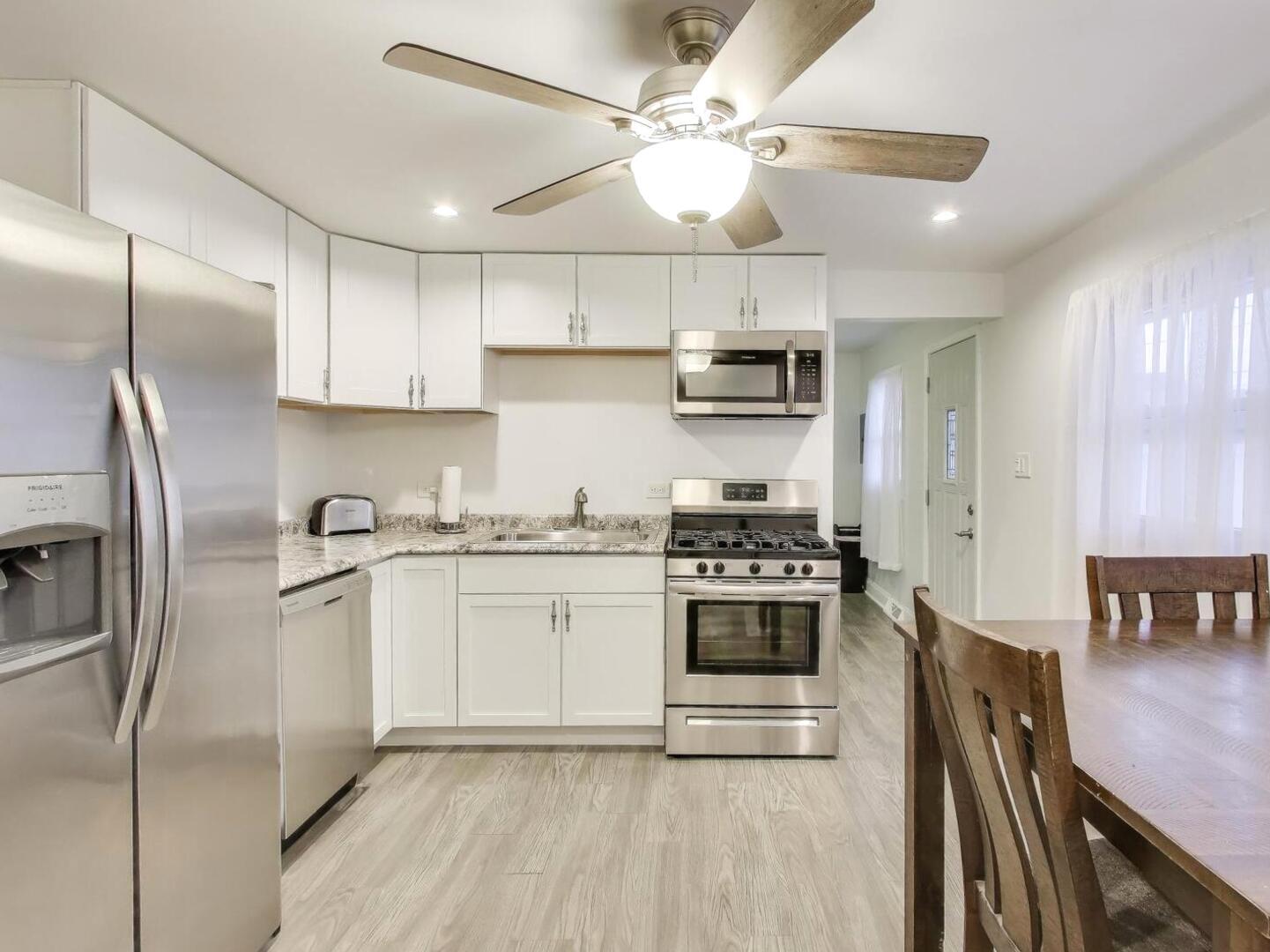 13616 Short Drive, Crestwood, IL 60418