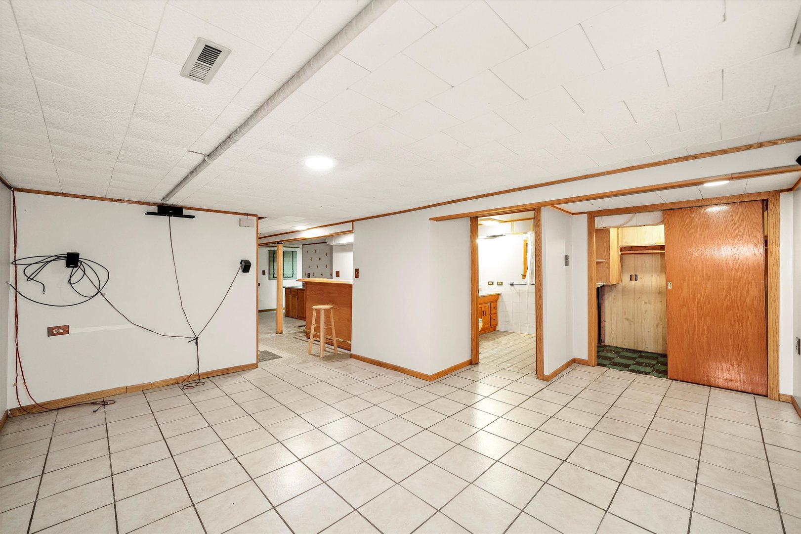 5250 S Nagle Avenue, Chicago, IL 60638