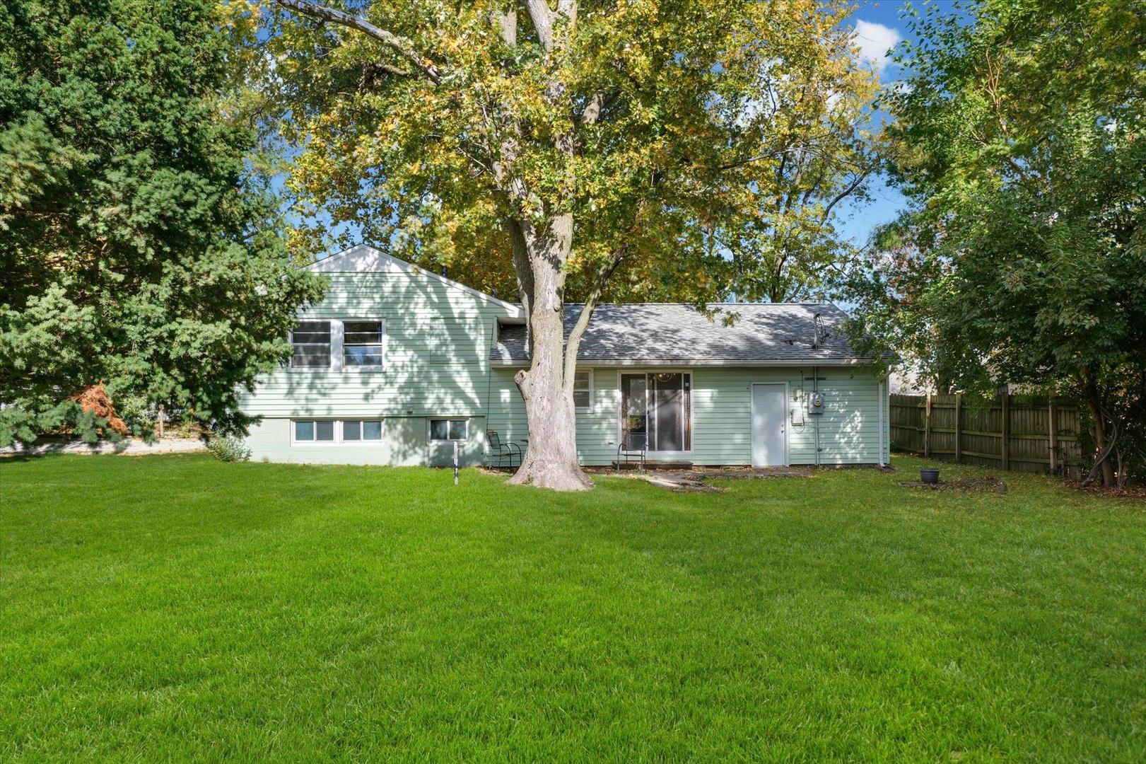 211 Edgebrook Drive, Champaign, IL 61820