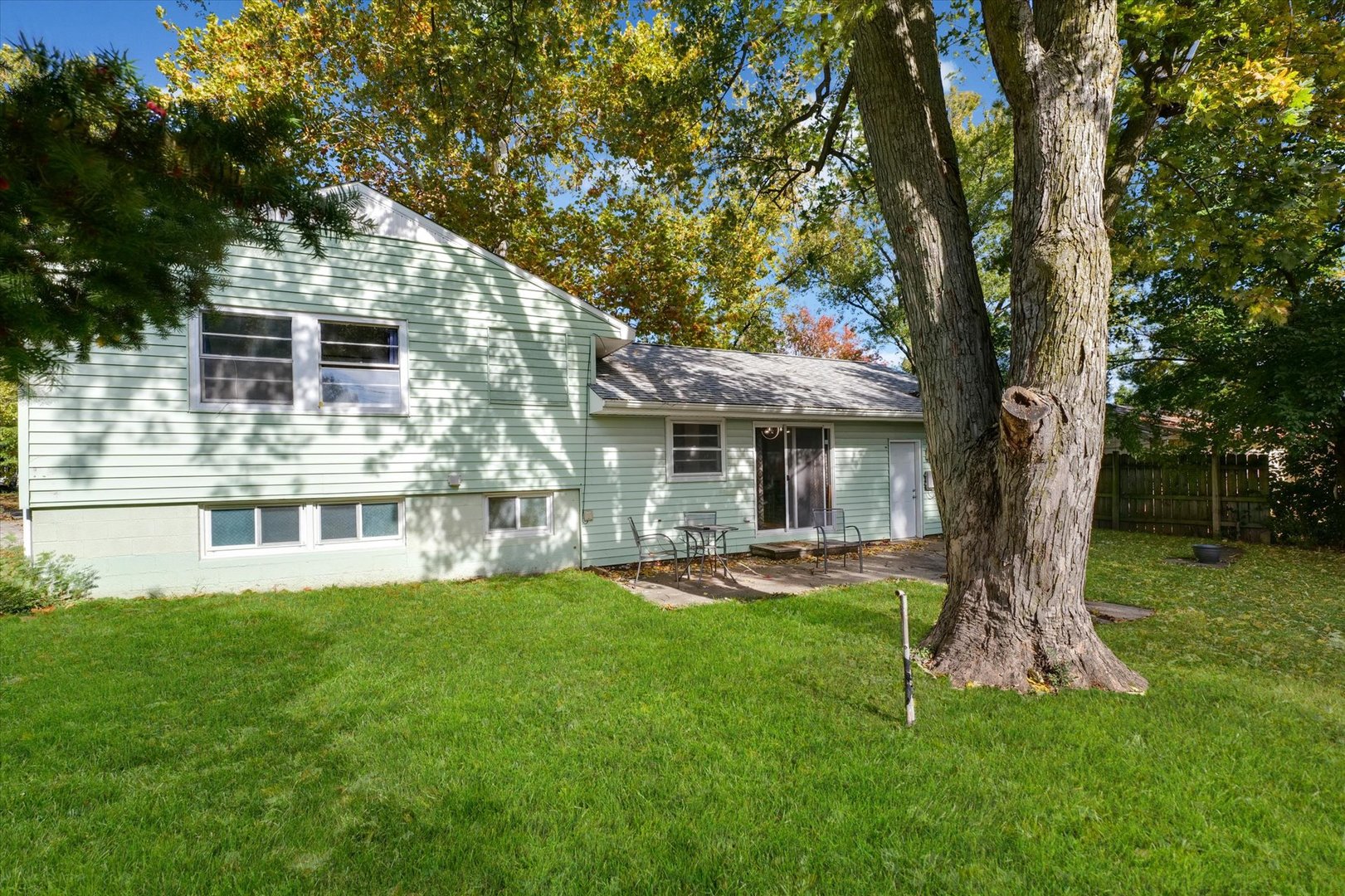 211 Edgebrook Drive, Champaign, IL 61820