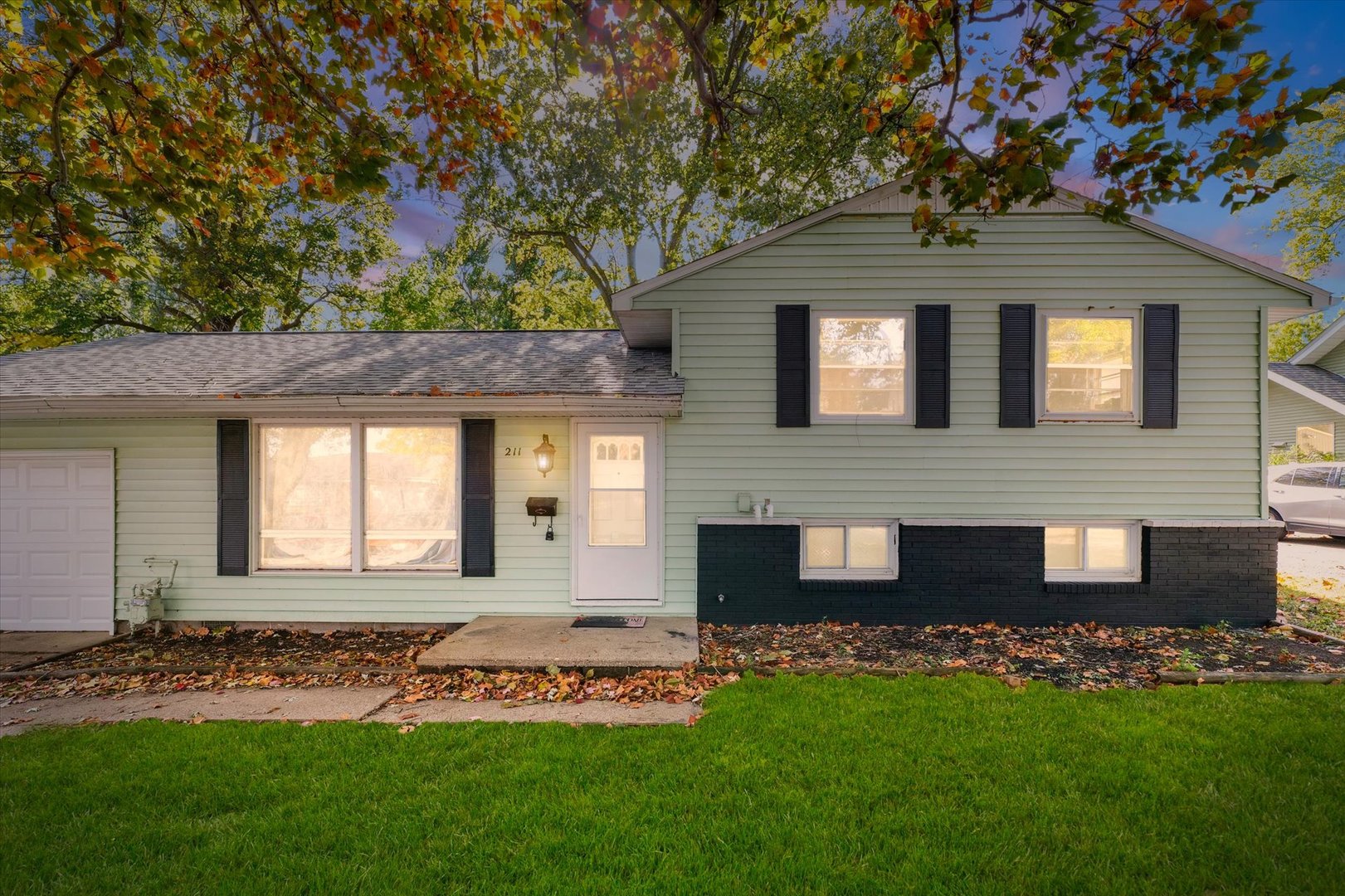 211 Edgebrook Drive, Champaign, IL 61820