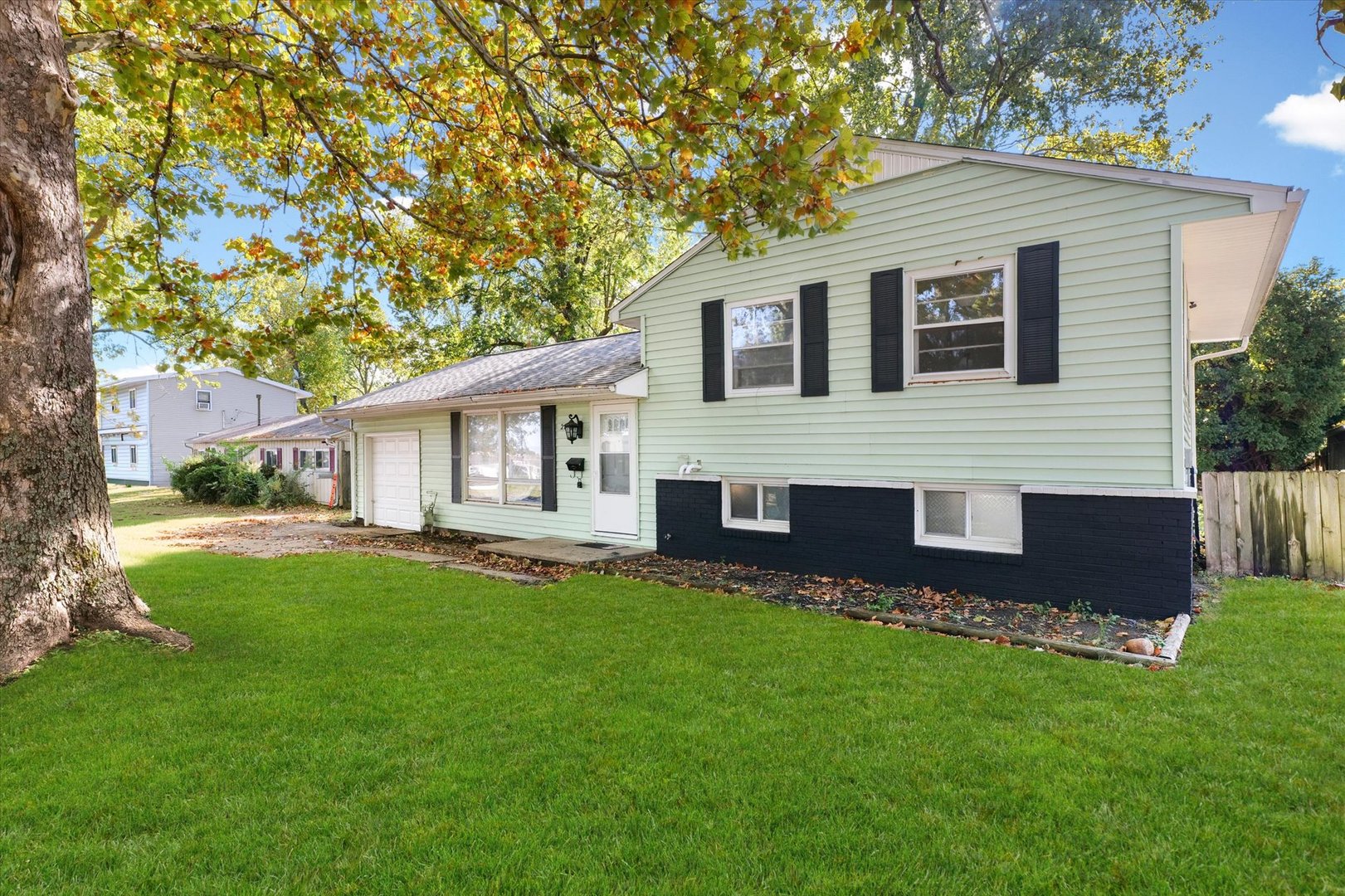 211 Edgebrook Drive, Champaign, IL 61820