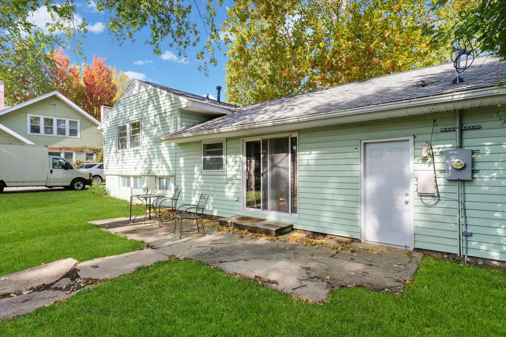 211 Edgebrook Drive, Champaign, IL 61820