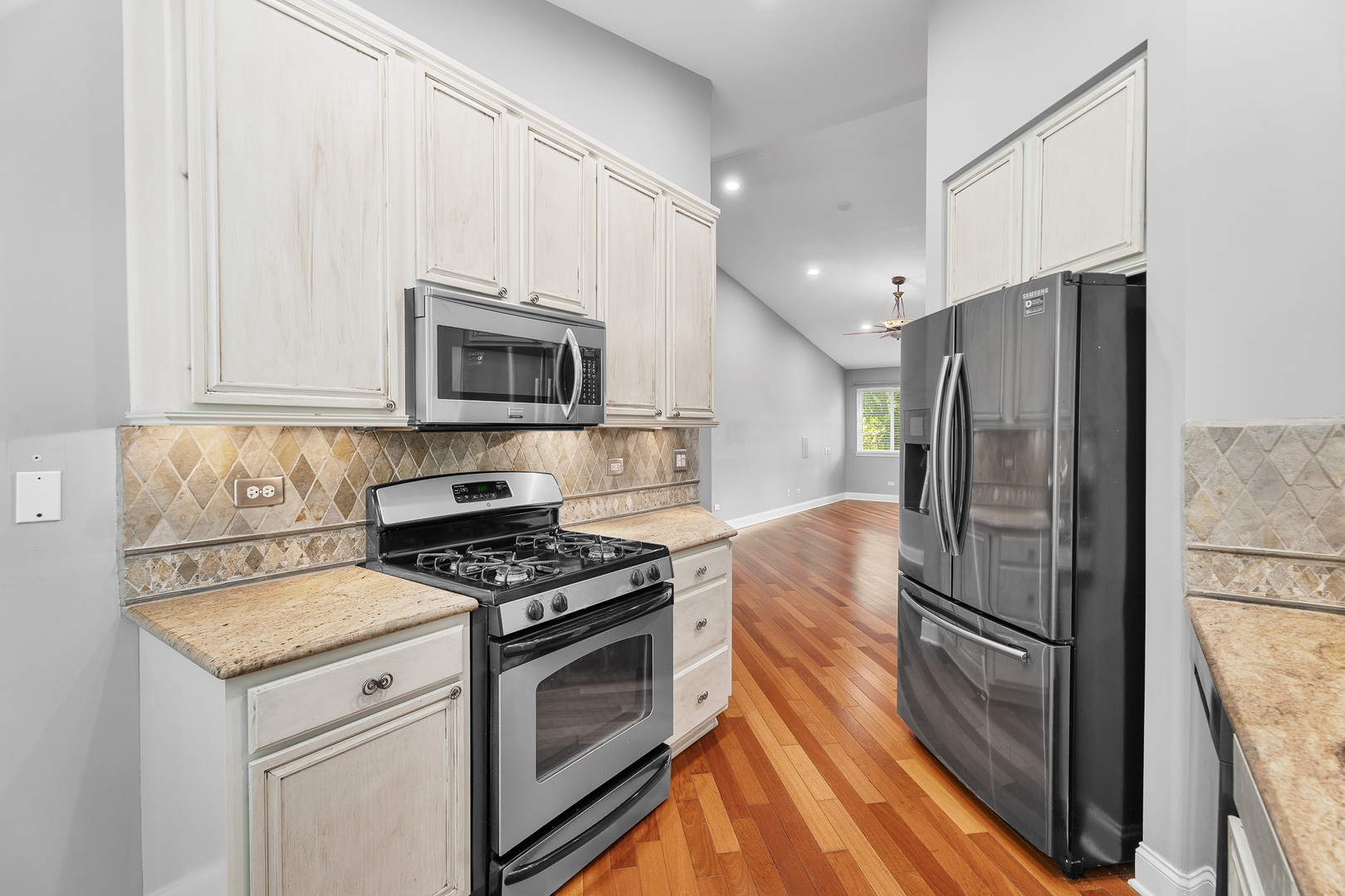 53 Samuel Drive, Streamwood, IL 60107