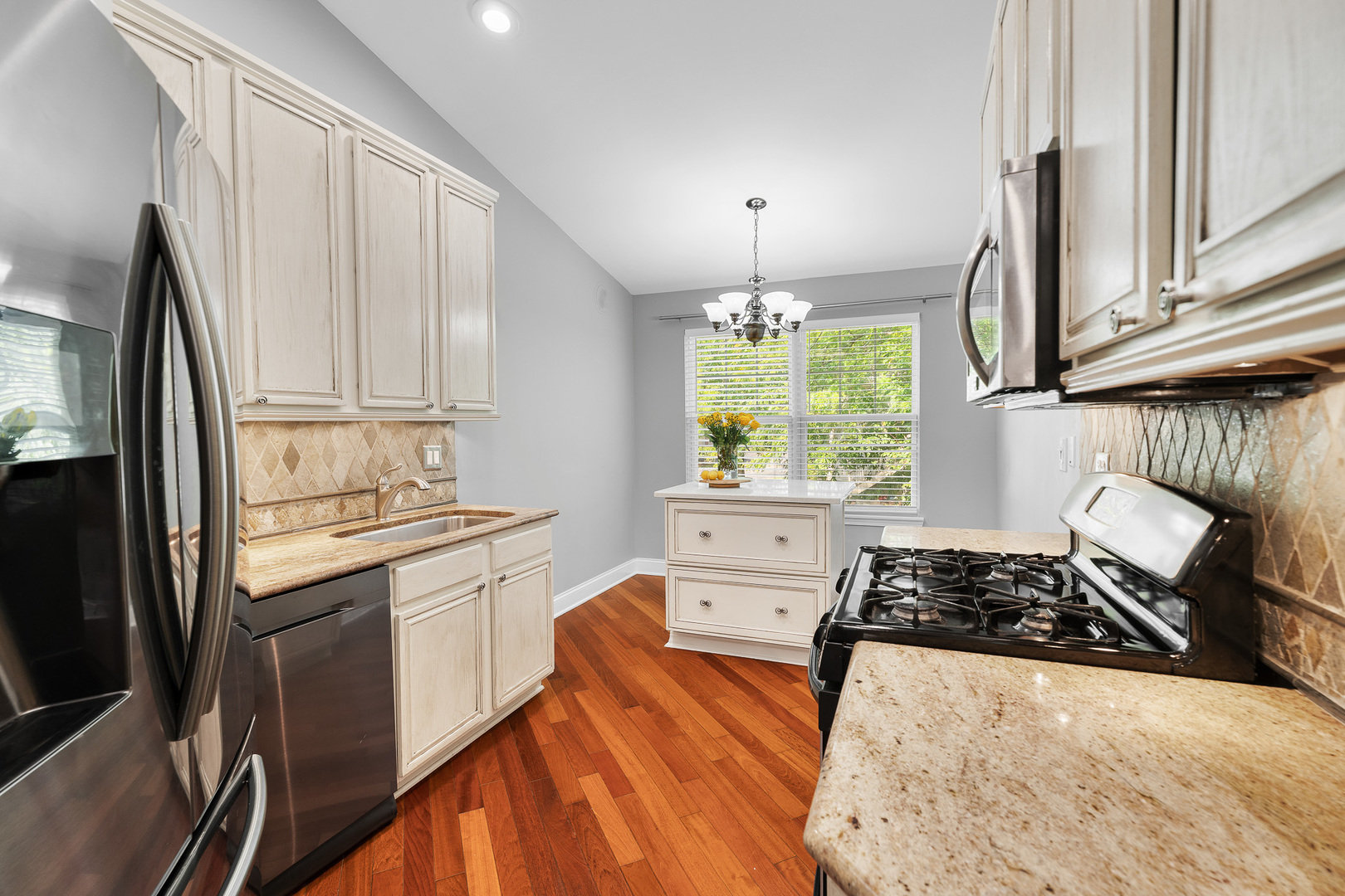 53 Samuel Drive, Streamwood, IL 60107