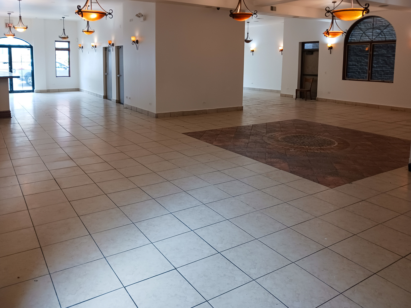 2942 N Lincoln Avenue, Chicago, IL 60657