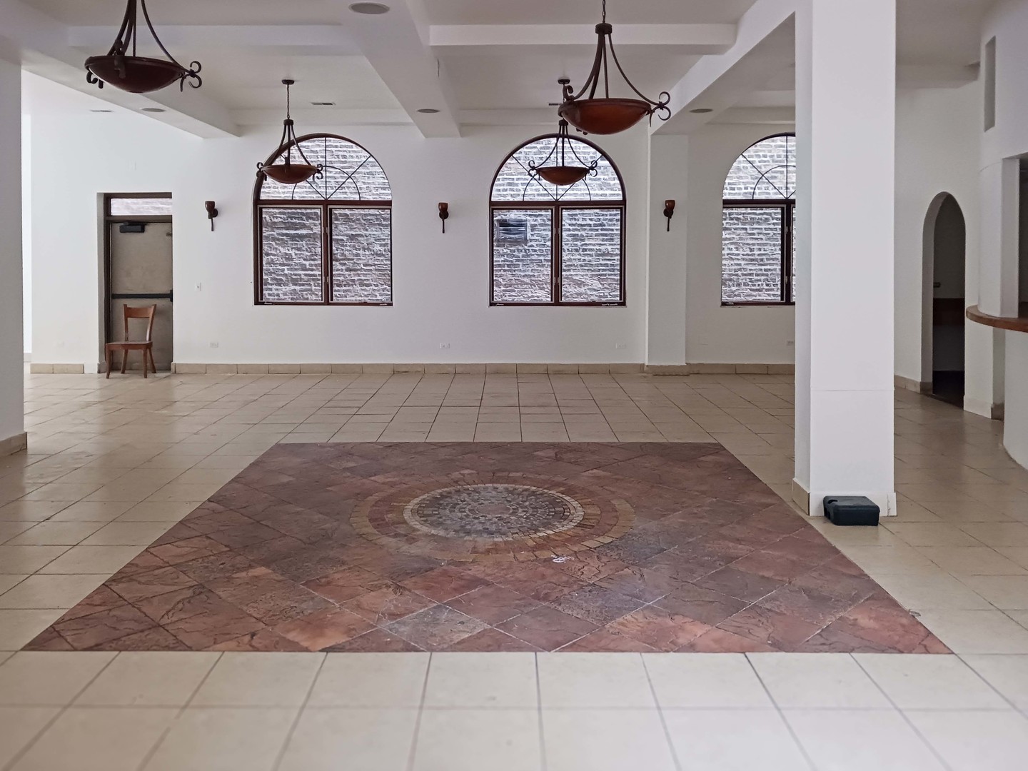 2942 N Lincoln Avenue, Chicago, IL 60657