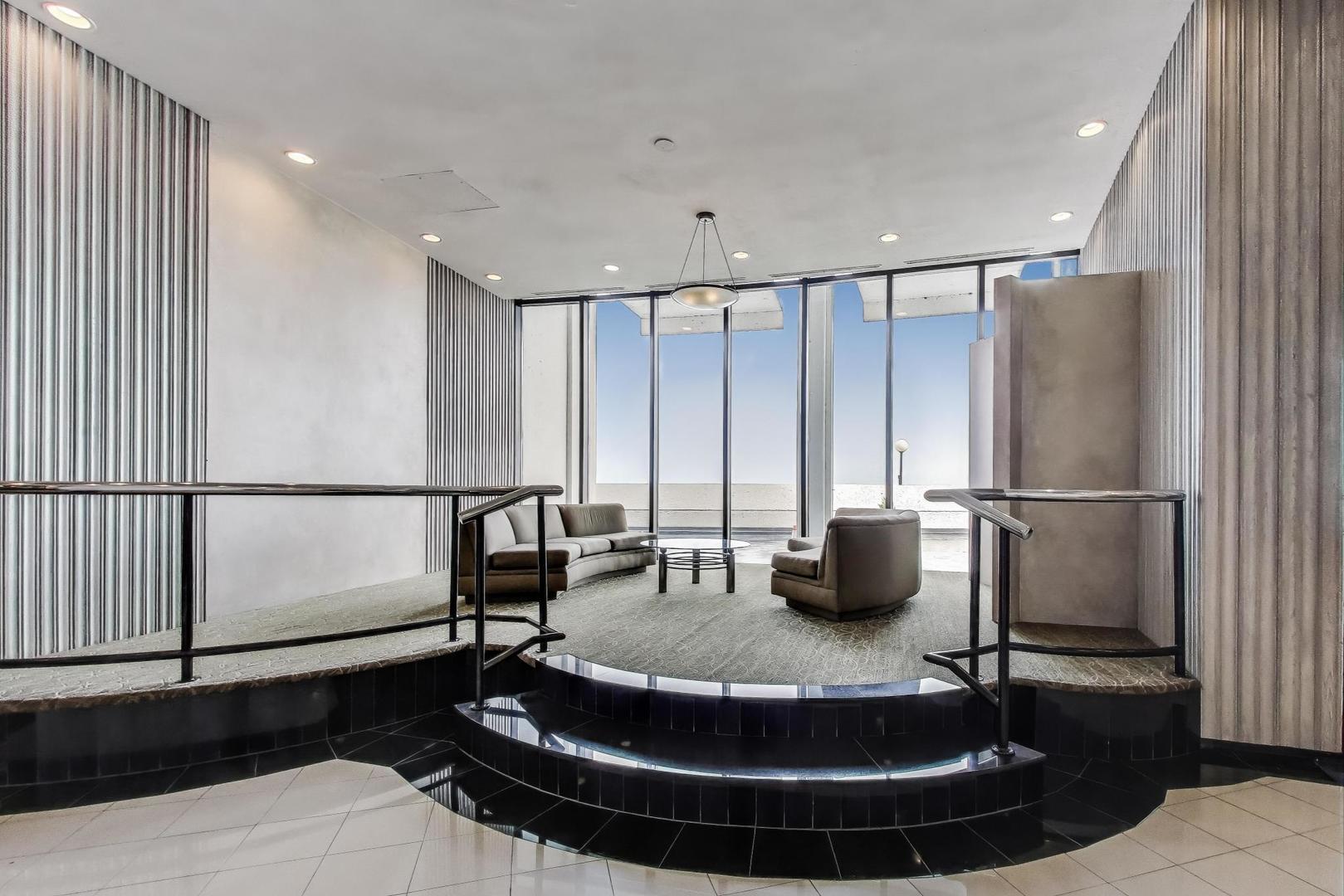 940 W Glenlake Avenue #19C, Chicago, IL 60660