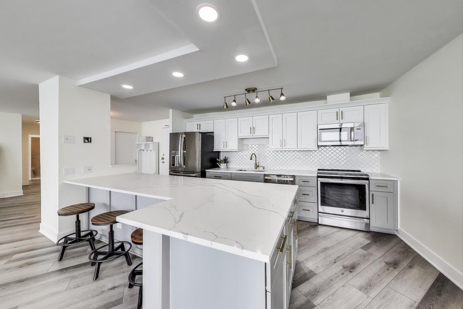 940 W Glenlake Avenue #19C, Chicago, IL 60660