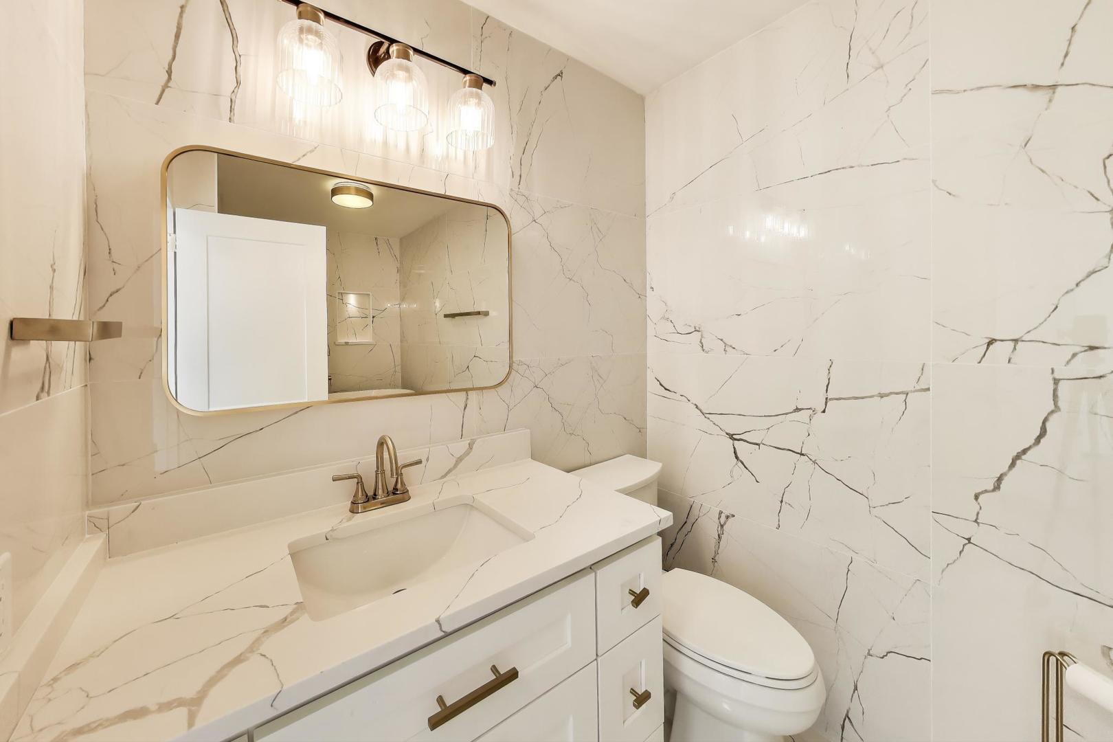 940 W Glenlake Avenue #19C, Chicago, IL 60660