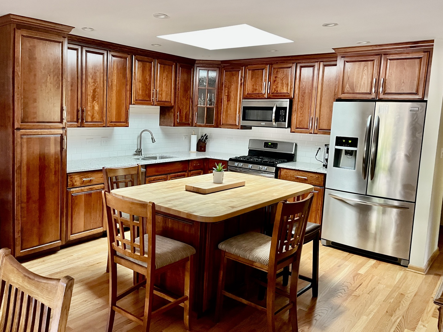 9335 Fox Run Circle, Frankfort, IL 60423